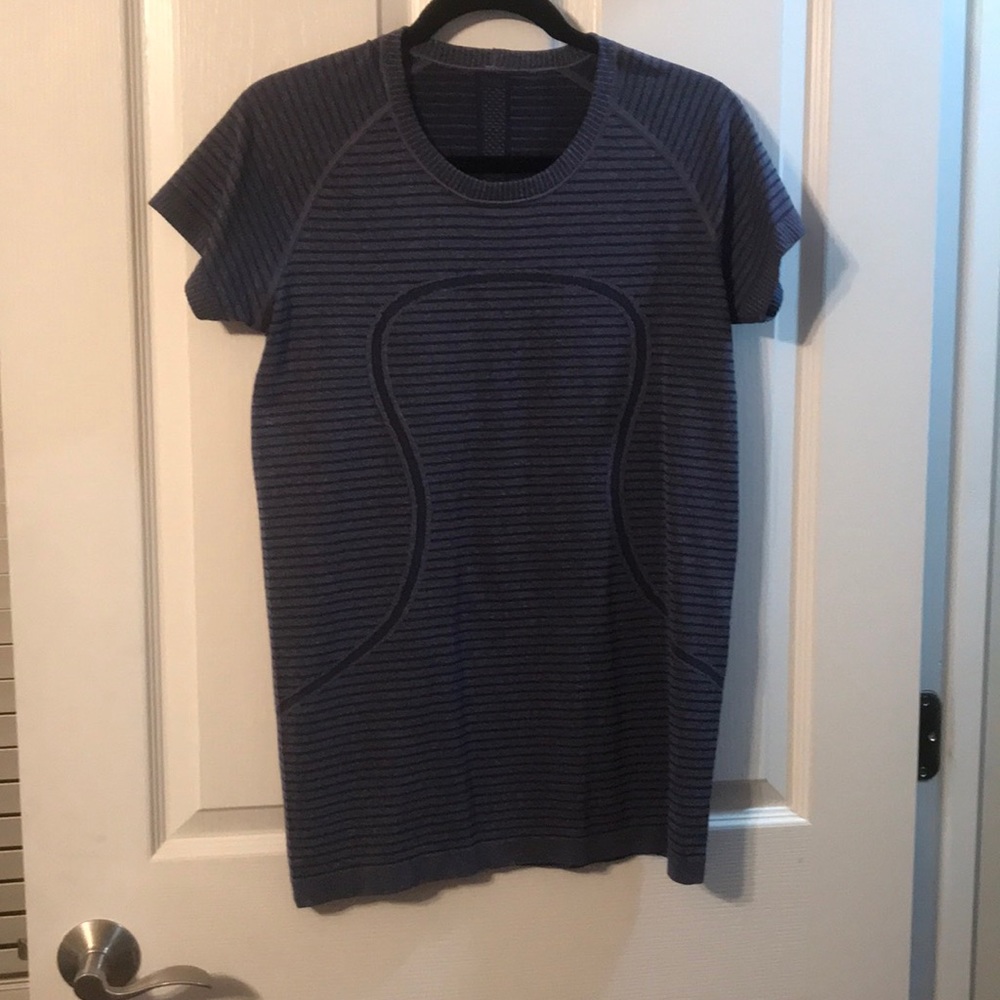 LuLu Lemon Athletic short sleeve t shirt